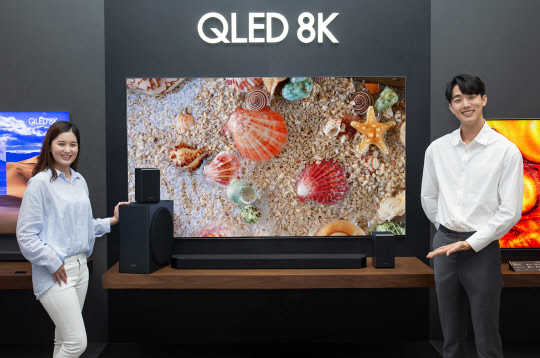 삼성전자가 2020년형 사운드바 'Q 시리즈'의 최고급 모델인 'HW-Q950T'와 'HW-Q900T'를 호주를 시작으로 글로벌 시장에 순차적으로 8일 출시한다.<삼성전자 제공>